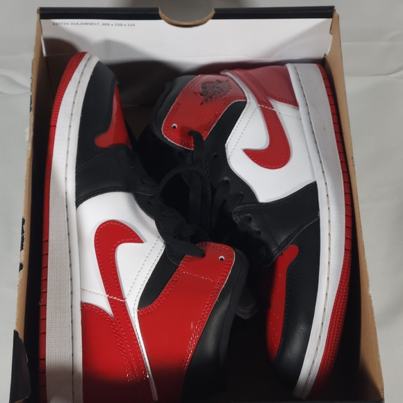 Jordan 1 Mid Patent Bred Size 8.5W/7M - Picture 4 of 5